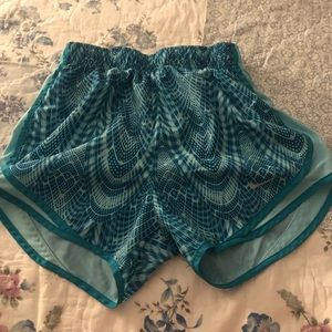 nike dri- fit pattered shorts